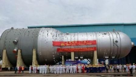 森松重工建成巨型压力容器